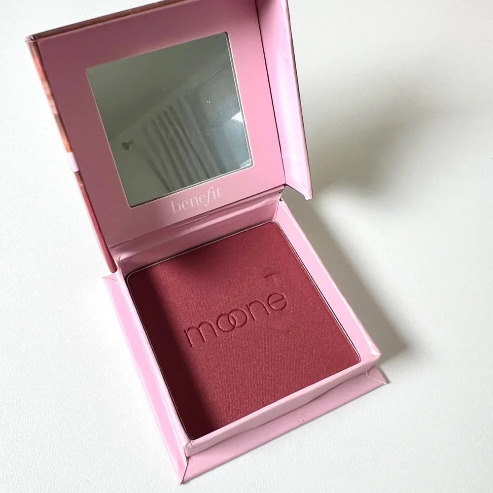 Benefit Cosmetics Moone Blush. - Picture 2 of 3